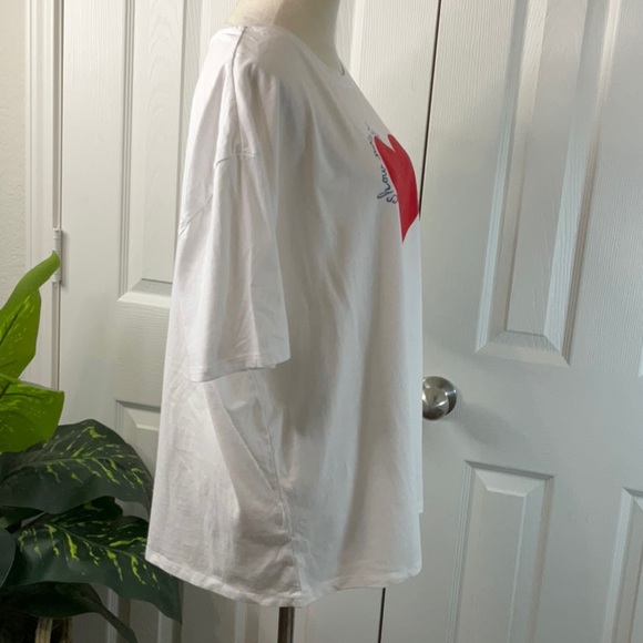 Universal Thread Women's Valentine's Day Oversized
Short Sleeve Graphic Tee XL - Picture 3 of 9